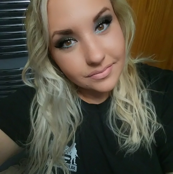 Meet your Posher, Ally - Picture 6 of 8